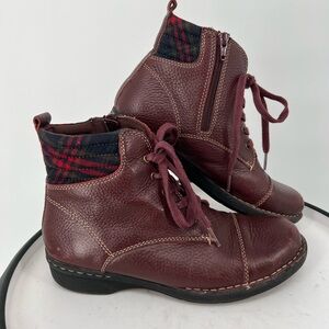 CLARKS WHISTLE‎ BEA TUMBLED LEATHER BOOTS IN BURGUNDY W/PLAID FABRIC, SIDE ZIP